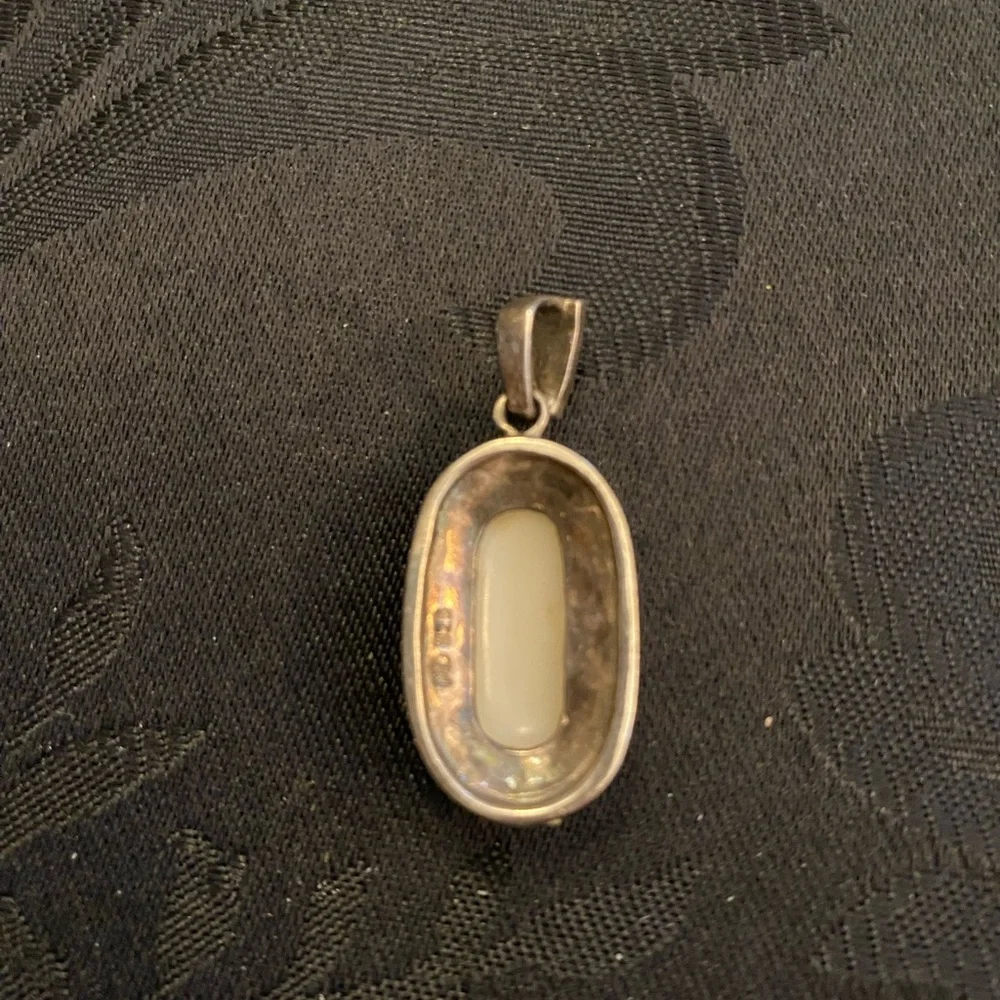 Elegant Sterling Silver Mother Of Pearl Center Stone With Smaller Pearls Pendant - Picture 2 of 4